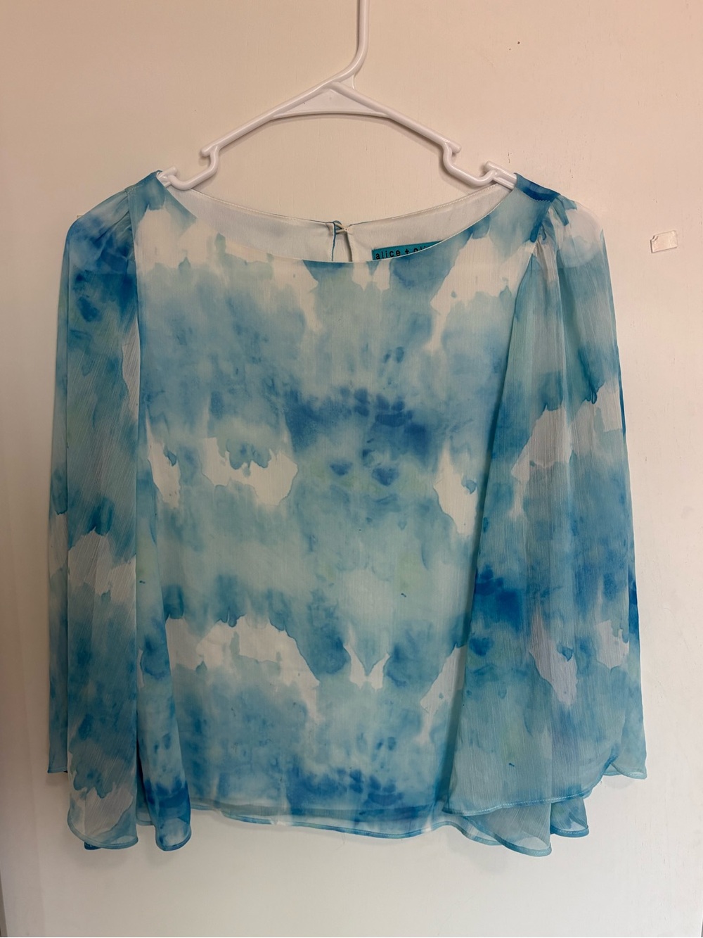 Alice + Olivia Blue Watercolor Blouse Bell Sleeve Keyhole Back Lined Top Small